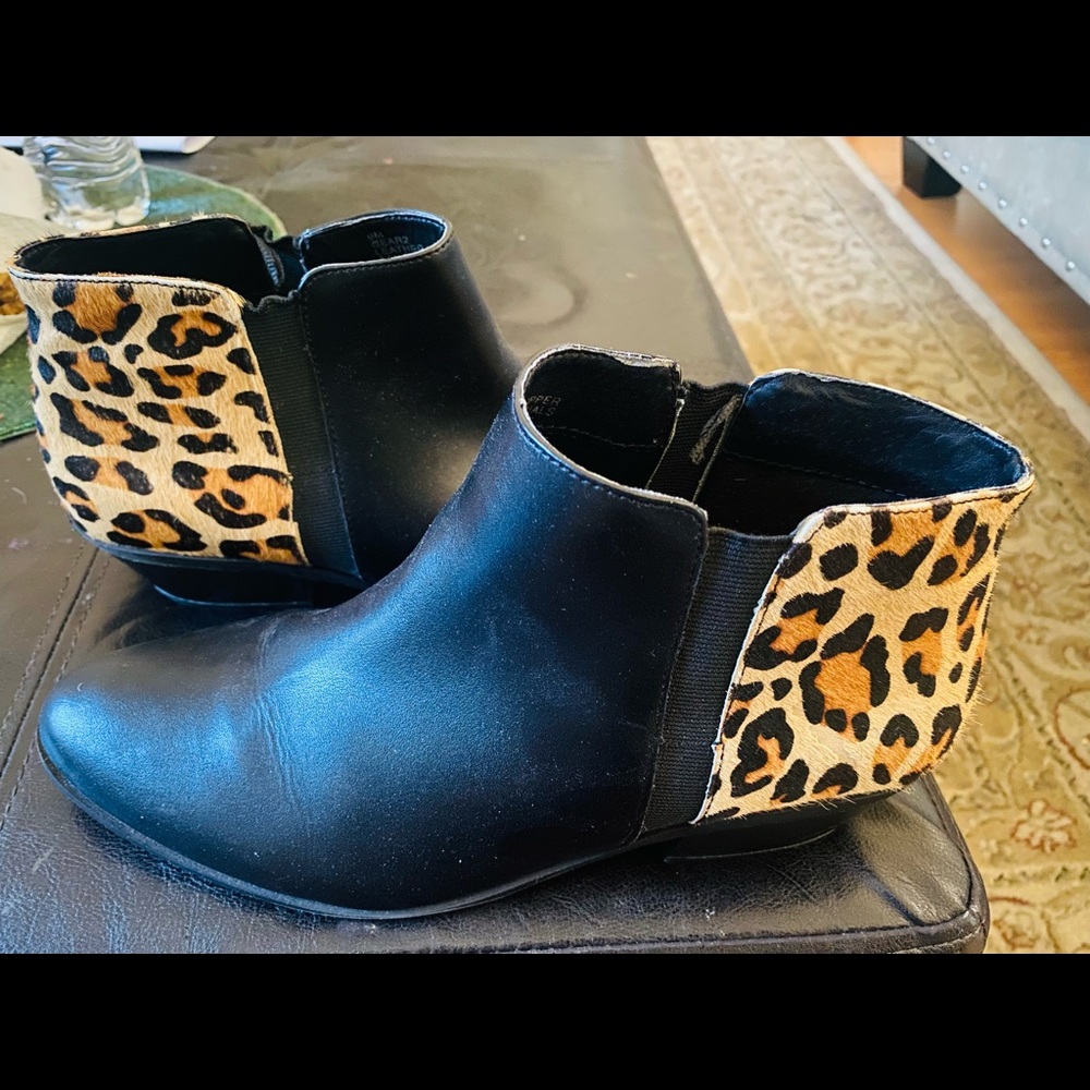 Apri Black and Leopard Booties (9) Like New!